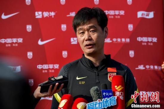 我们做着各类掩耳盗铃的行为却自以为伶俐。